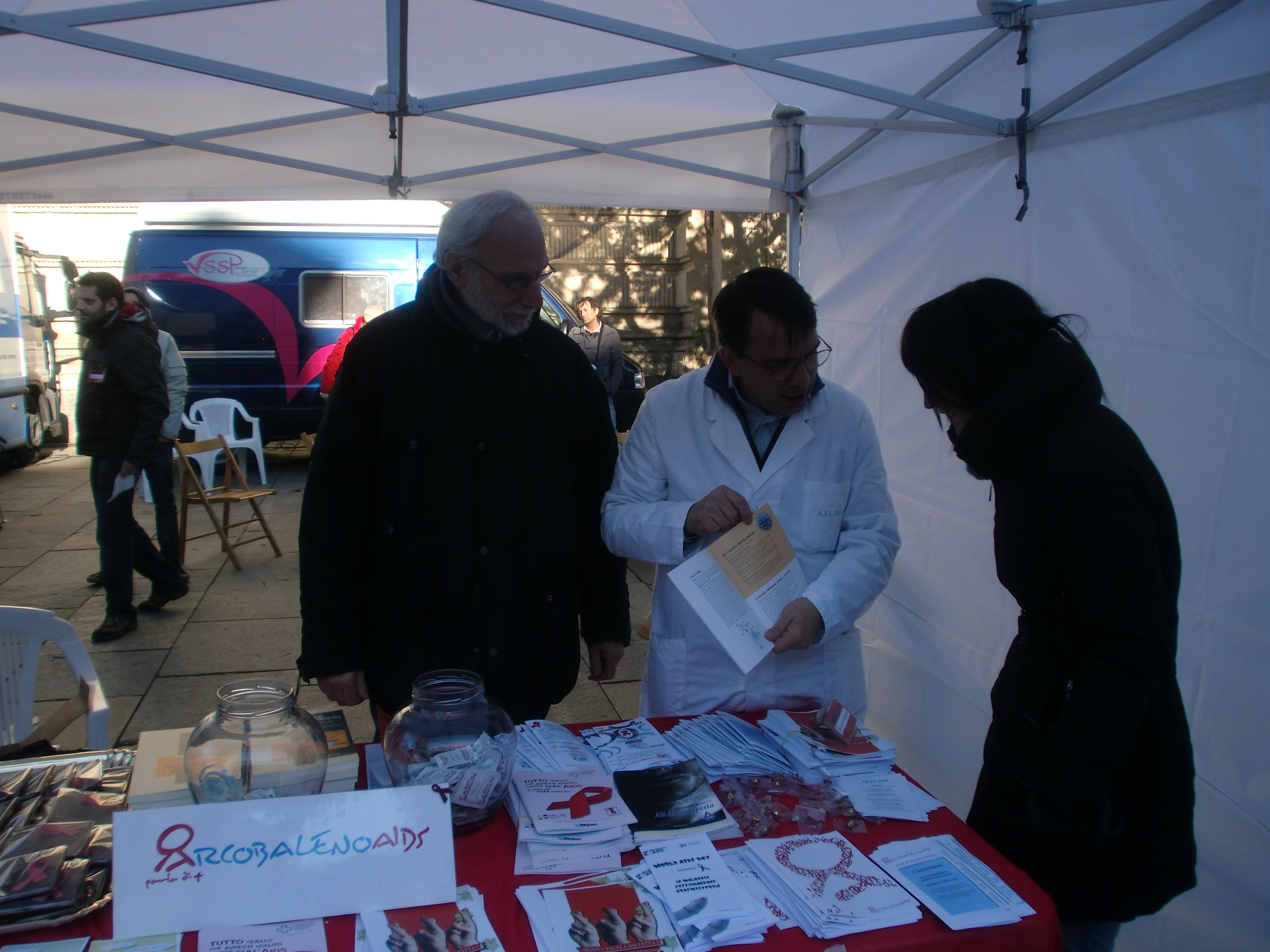 gazebo-Arcobaleno-Aids_011213